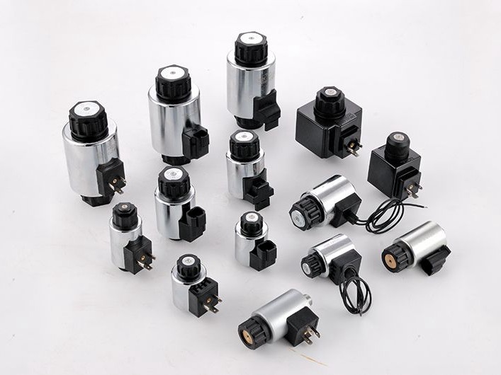 Solenoidy zapnuté hydrauliky